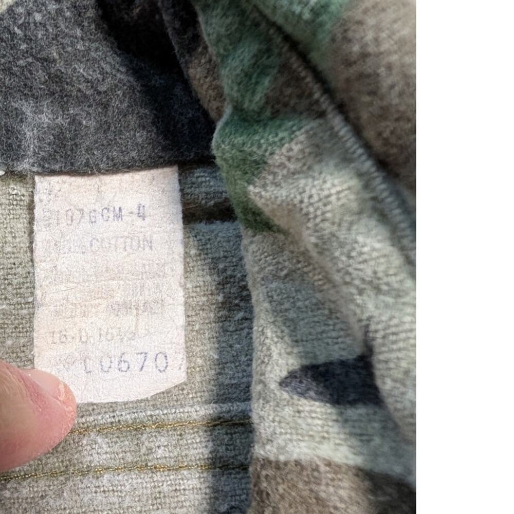 VINTAGE BLACK DUCK Long Sleeve button up, L/XL, Camo heavy Flannel Shirt - Picture 7 of 8